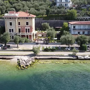 Torre - Atmosfera Romantica Affittacamere Brenzone sul Garda